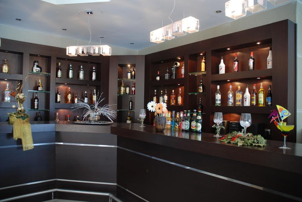 Letsos Hotel Аликанас Екстериор снимка