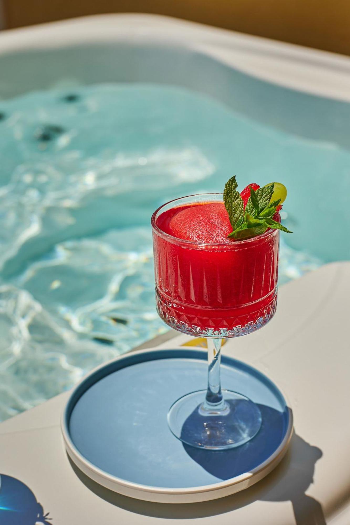 Letsos Hotel Аликанас Екстериор снимка